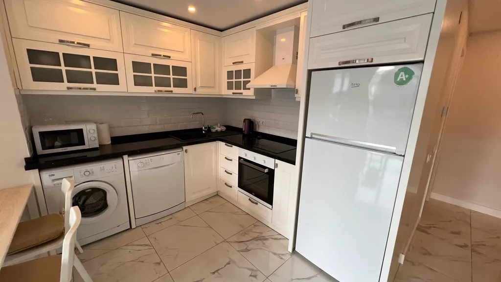 Alanya centre Kleopatra beach 100m to the sea