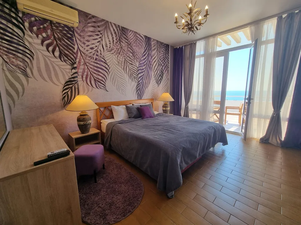 Вилла с открытым бассейном и видом на море