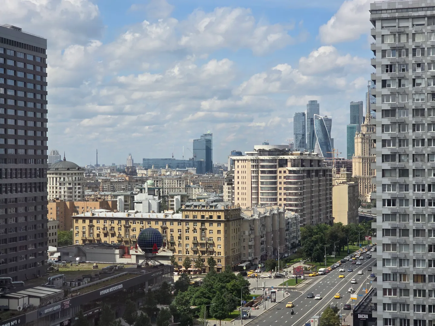 Шикарный вид на Новый Арбат и Москву-Сити