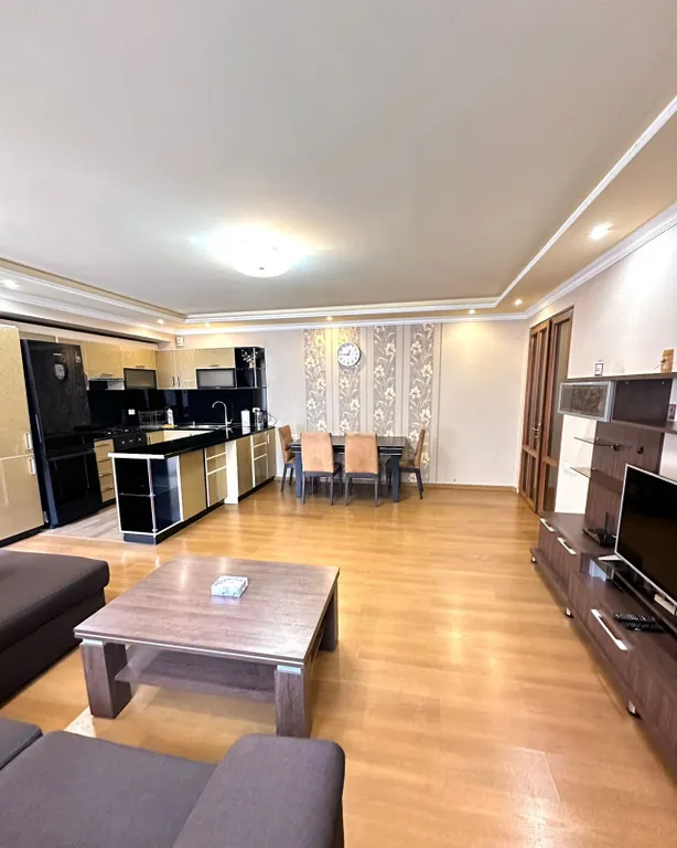 Трёхкомнатная просторная светлая квартира в самом центре города