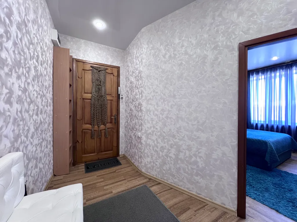 2-комнатная квартира класса люкс в центре города! Район Площади