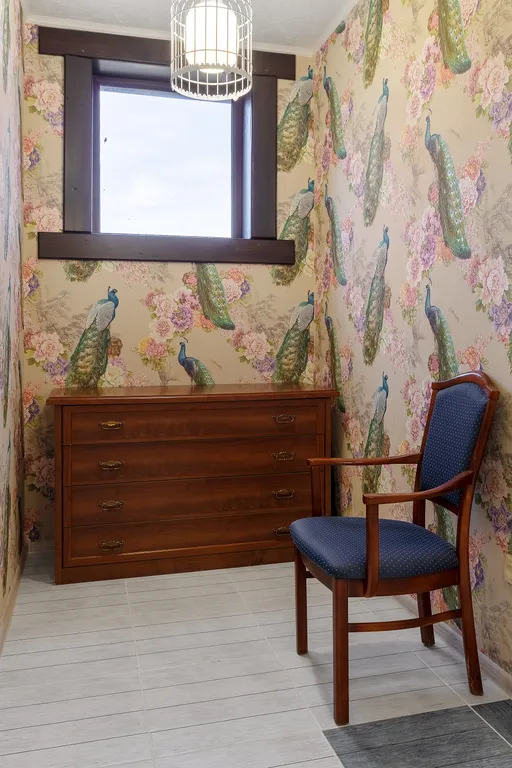 Домик с павлинами