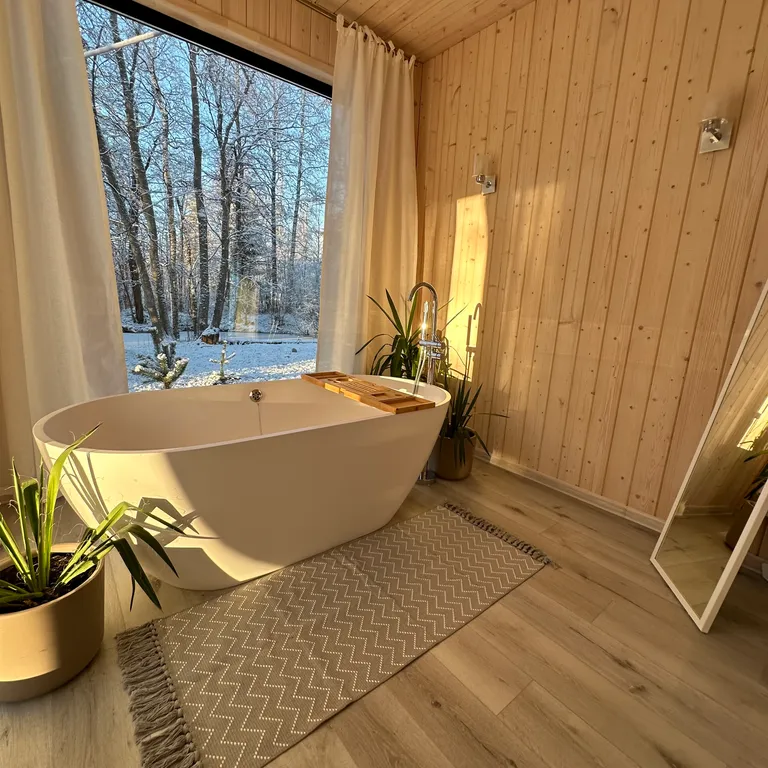 Домик с панорамной ванной на озере Вуокса