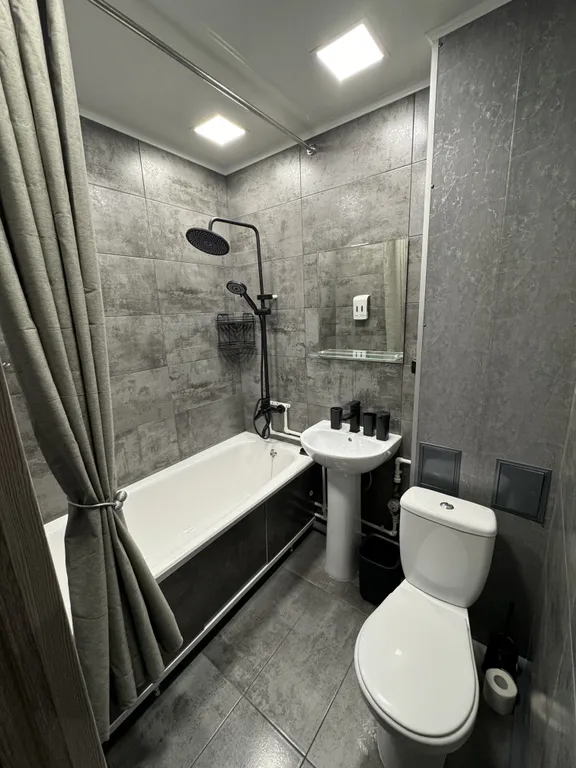 Теплая и чистая двухкомнатная квартира с новым дизайнерским ремонтом