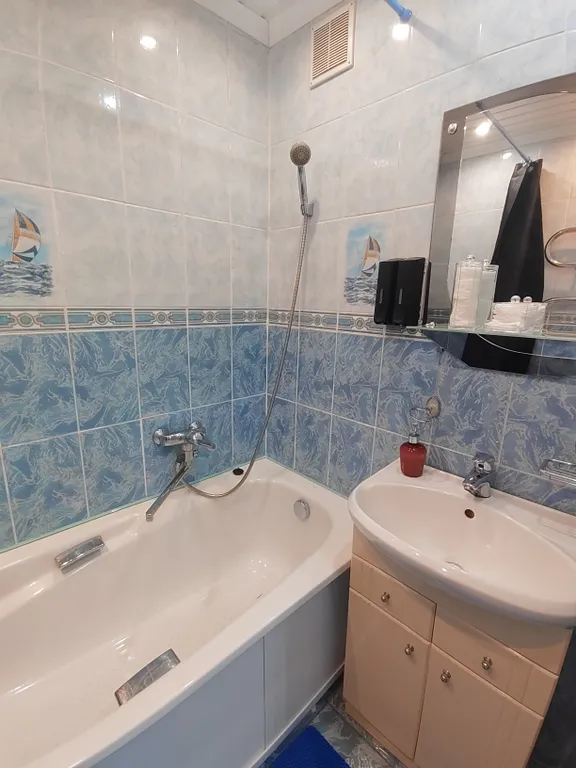 Трёхкомнатная квартира с раздельными комнатами, балконом и лифтом