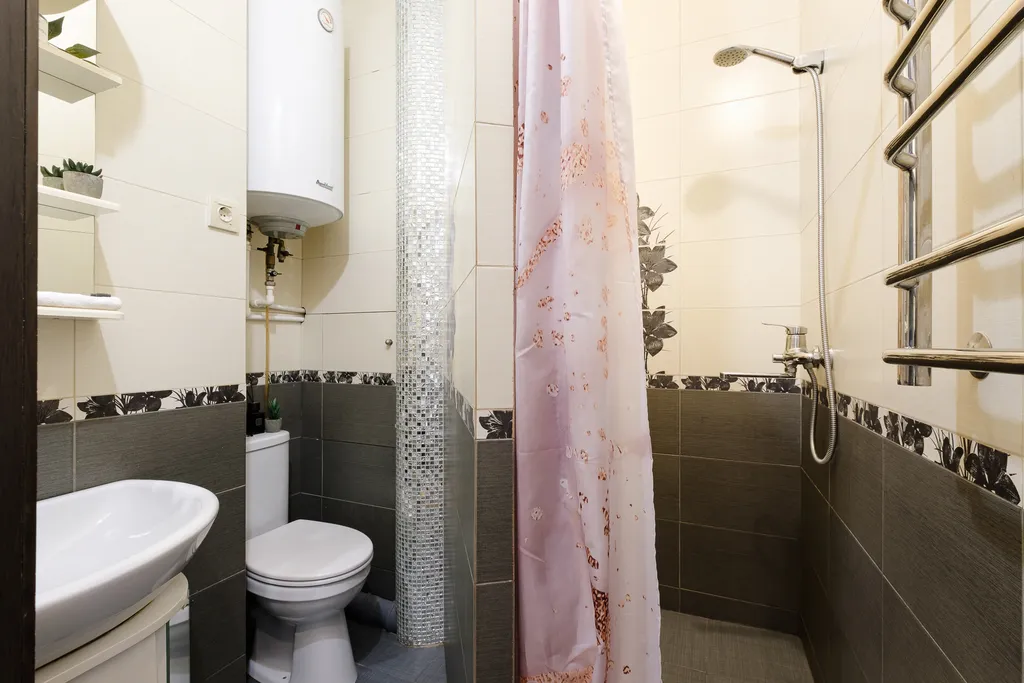 Транспорт и кафе в двух минутах ходьбы