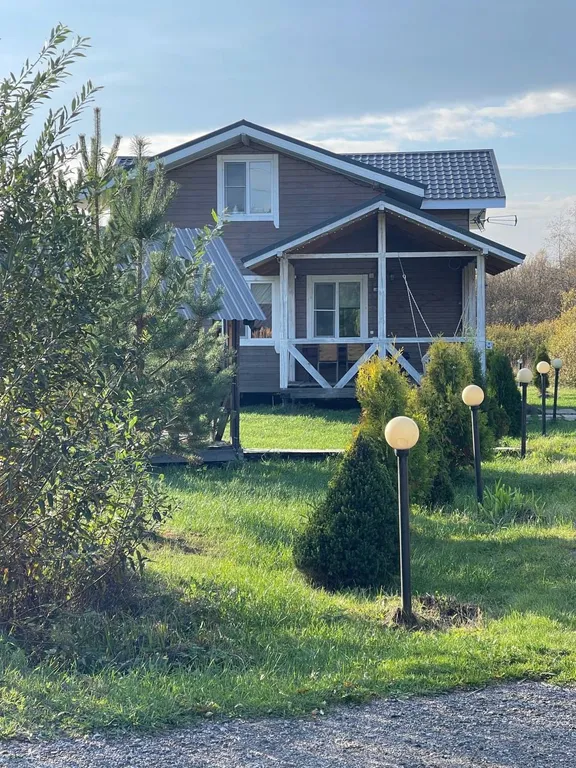 Дом у пруда