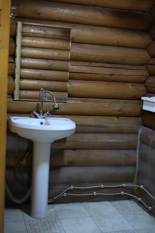 Коттедж с двумя спальнями, баней и открытым бассейном