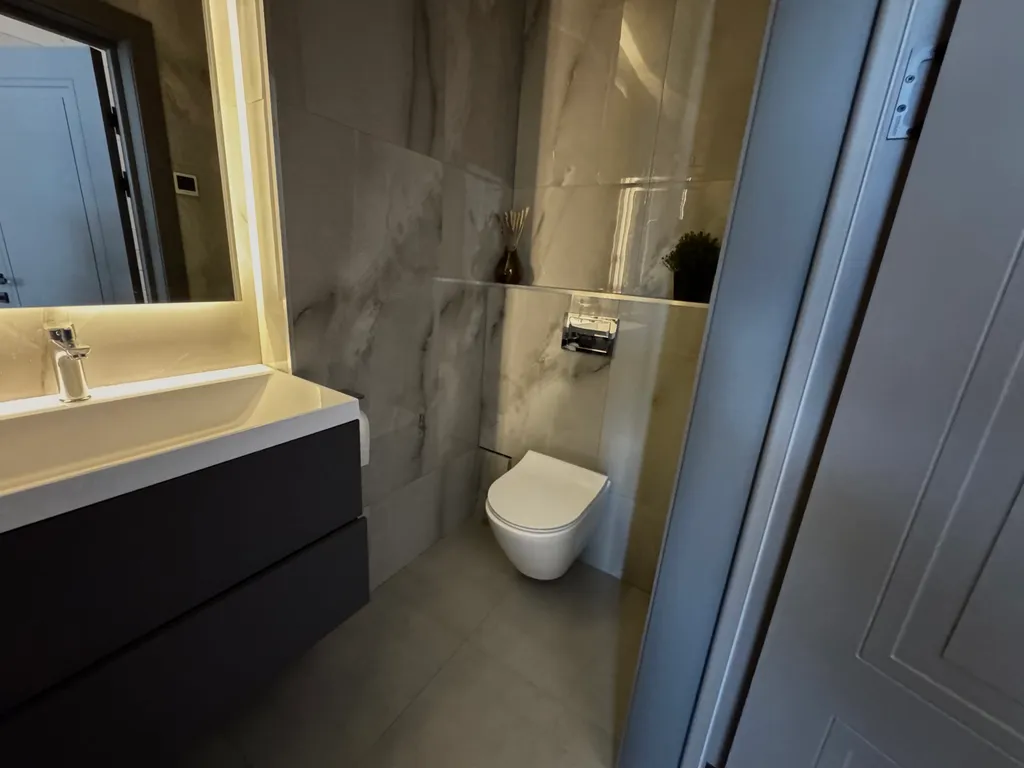 Уютный дом у озера, в 50 километрах от Петербурга, с мангалом, Wi-Fi