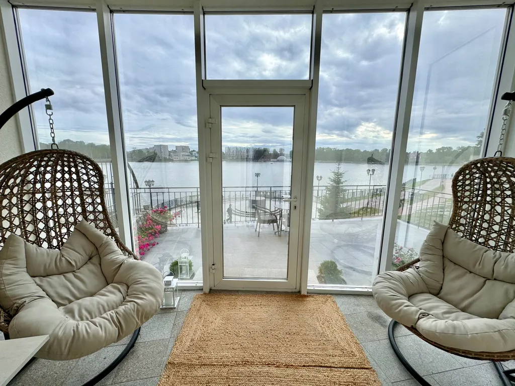 Квартира с открытой террасой и видом на озеро — аренда посуточно в Калининград