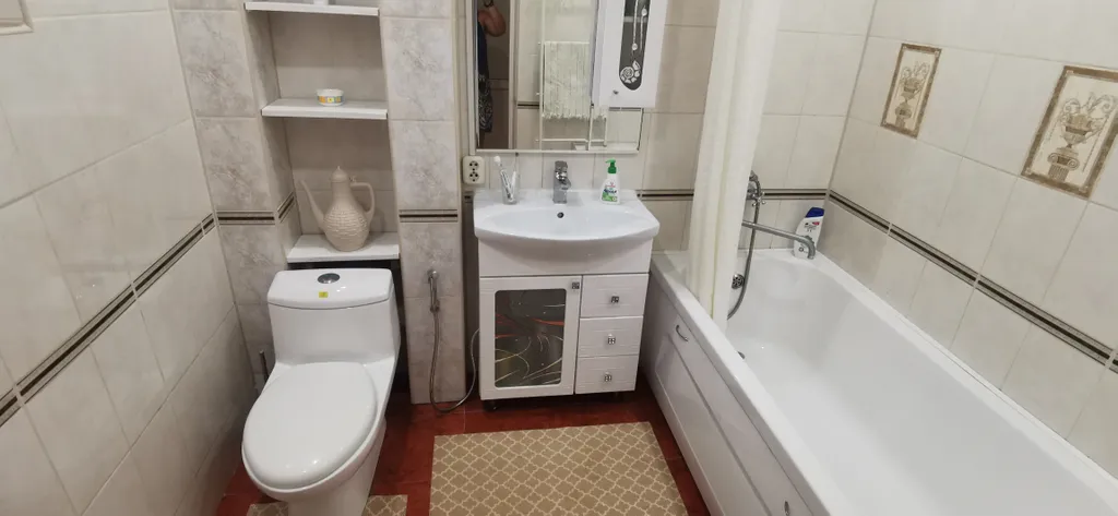 Уютная комната в частном доме у моря с видом на сад, удобства на этаже