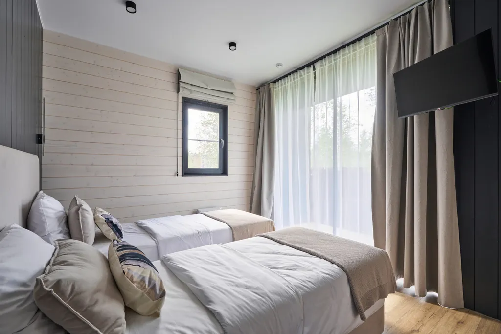 Большой панорамный дом с камином и сауной