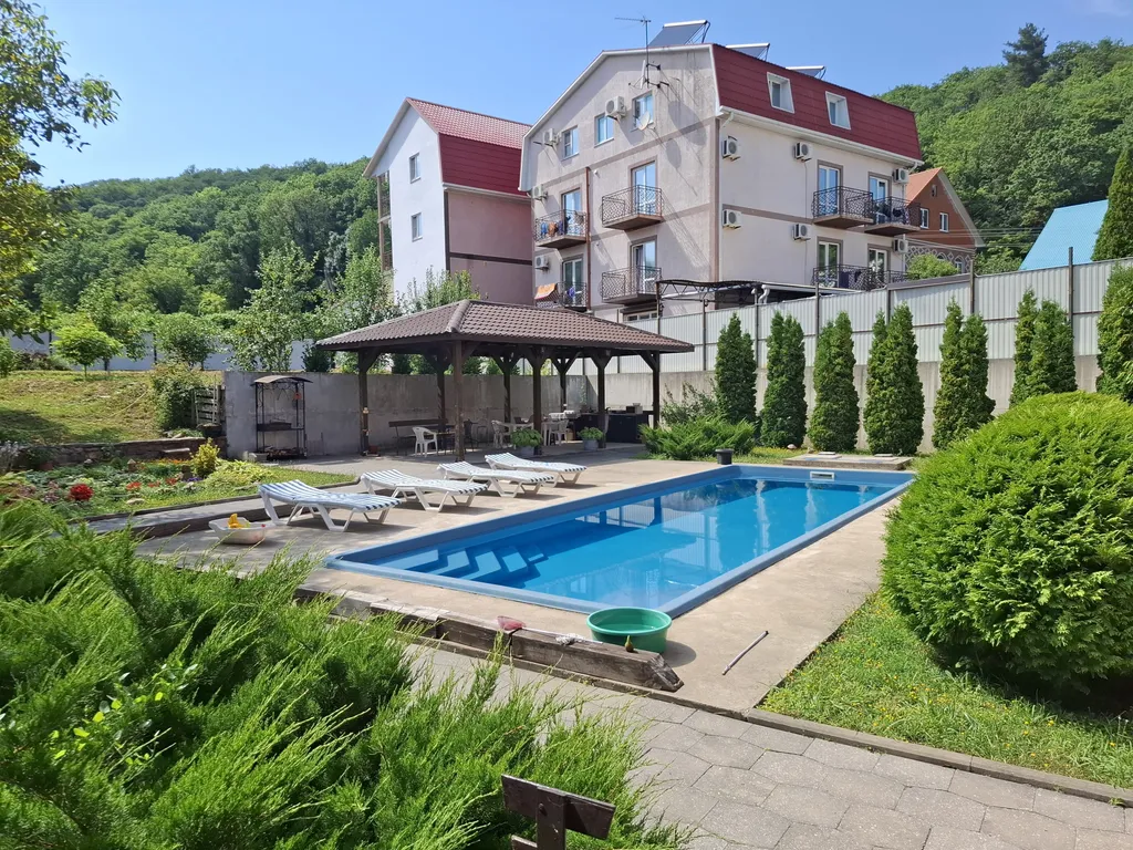 Комната в коттедже с бассейном