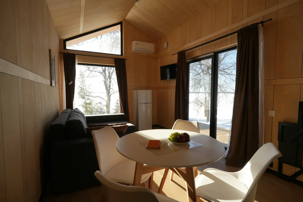 Коттедж Четырёхместный барнхаус на берегу озера — Плодовое