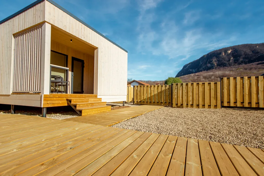 Небольшой домик с видом на Гуамское ущелье