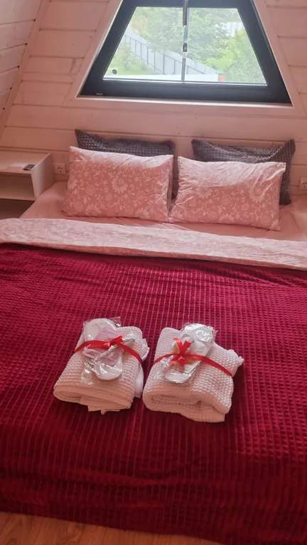 Просторный и уютный А-фрейм Scarlet House