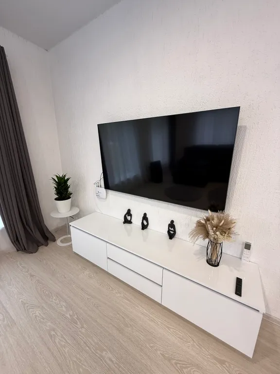 Дом на берегу реки с баней