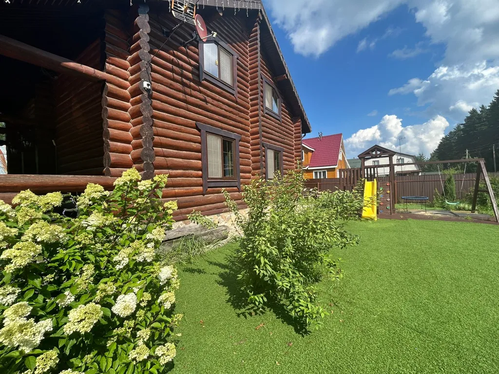 Загородный дом в окружении леса Grovehause