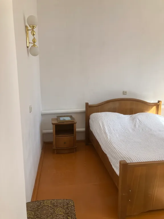 Трёхэтажный коттедж с сауной и бассейном в тихом заливе волги