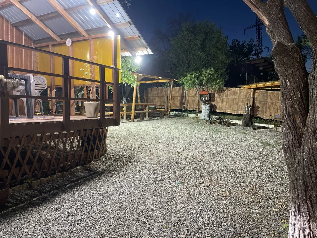 Уютный домик видом на город Дербент 5000 лет и на крепость Нарын-кала