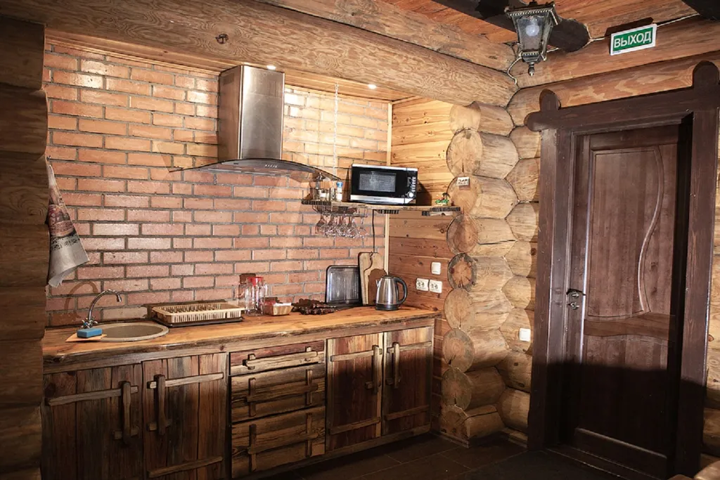 Деревянный дом у озера с сауной и бильярдом