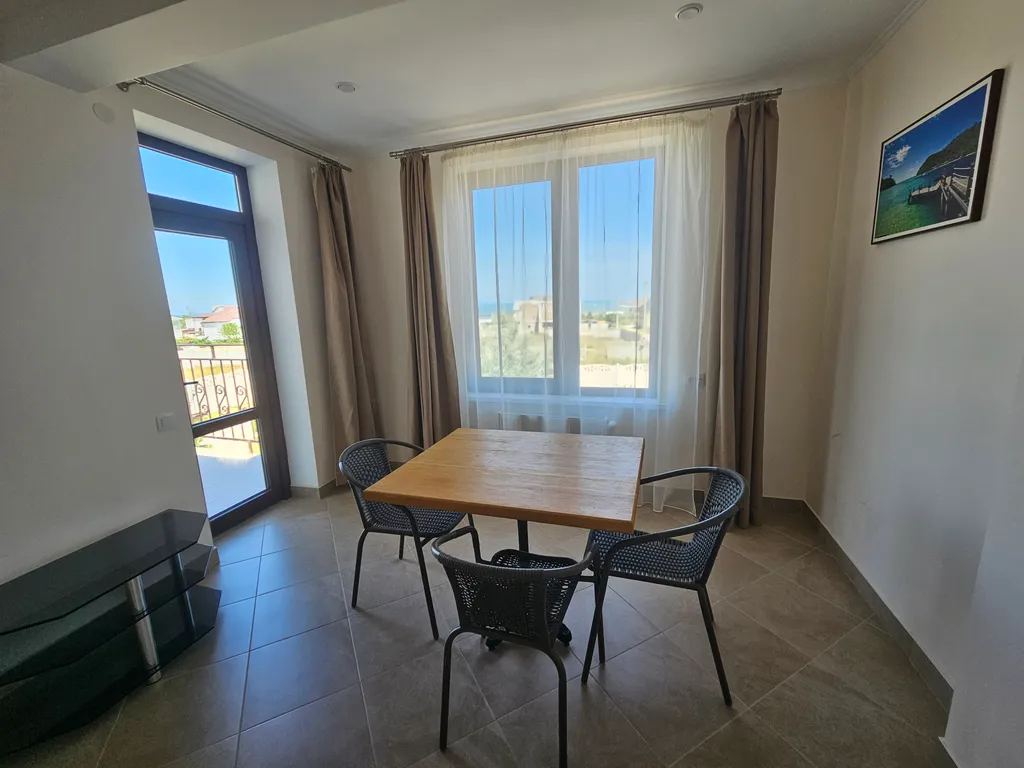 Коттедж Вилла "Таврида 107" на 7-11 персон — Новоотрадное