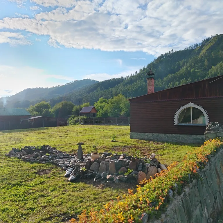 Глубинка Алтая, дом с камином на берегу реки