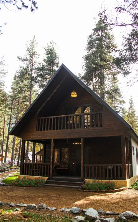 Двухэтажный дом в самом центре Софийской поляны