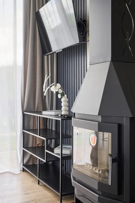 Просторный дом с сауной и камином в окружении леса и реки