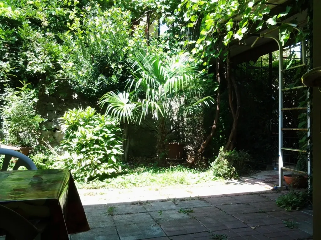 Квартира с двориком — аренда посуточно в Партенит