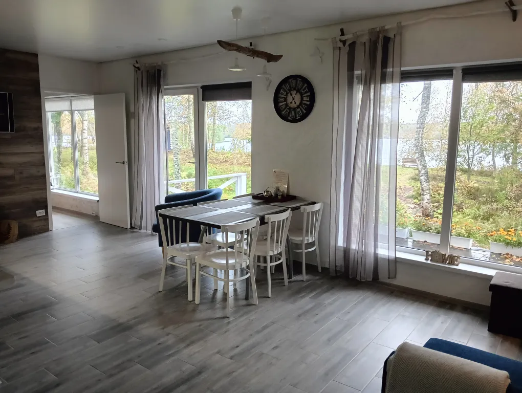 Дом на берегу озера