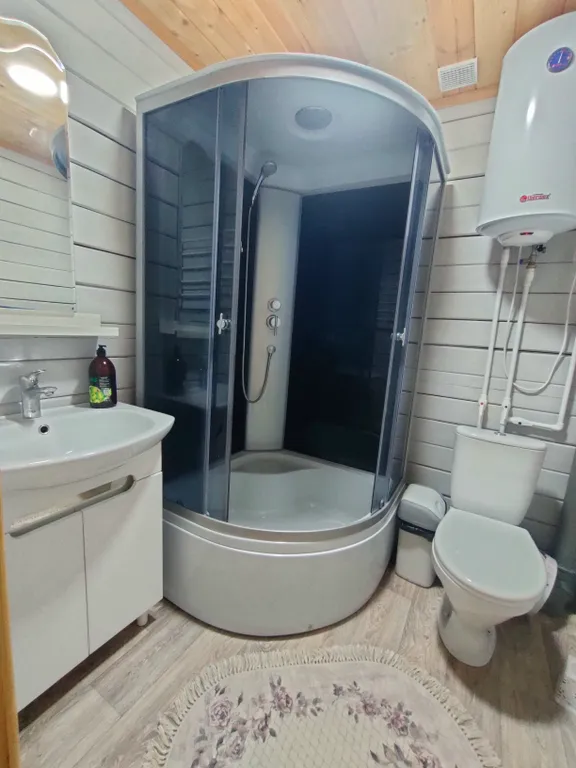 Дом на самом берегу озера селигер