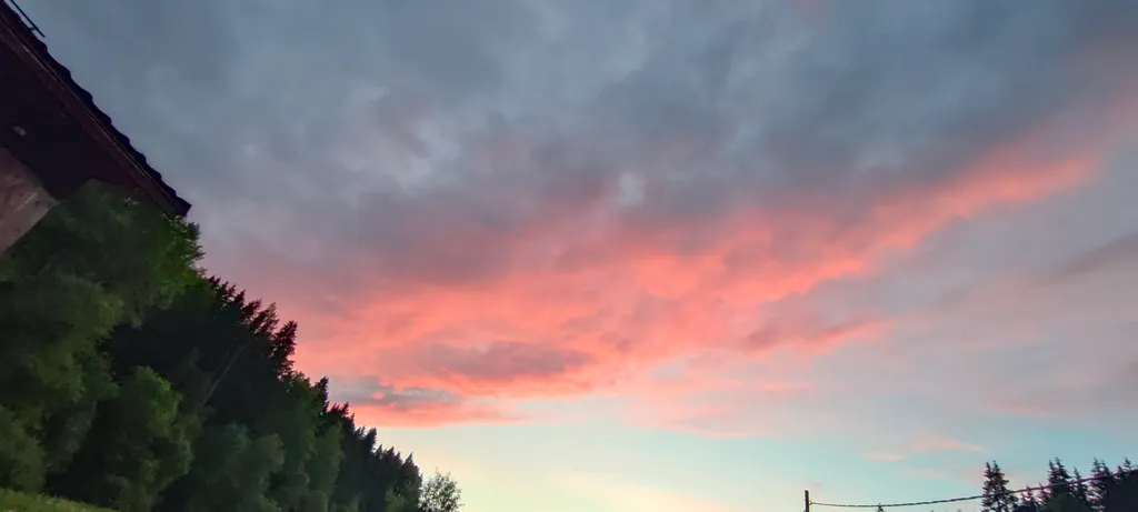 Дом у скалы