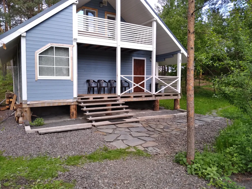 Дом с балконом