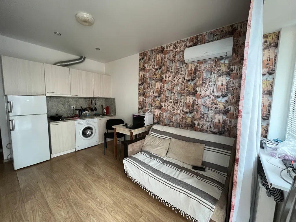 Студия с видом на море и закат