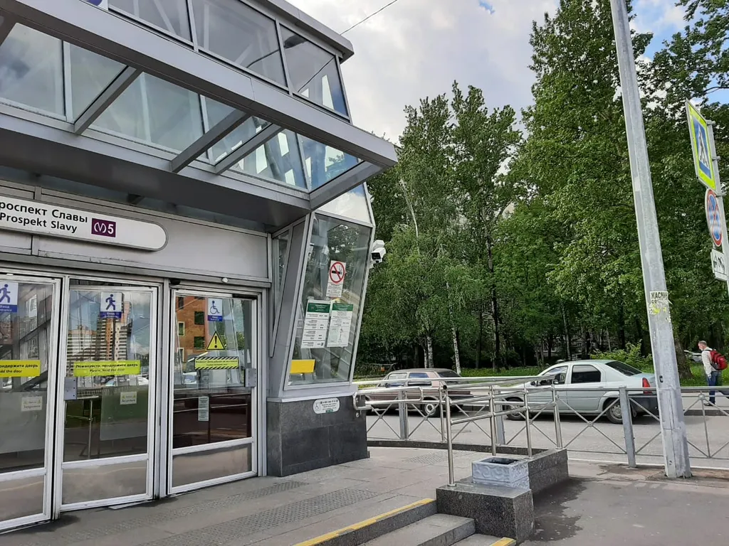 1 минута пешком от метро.