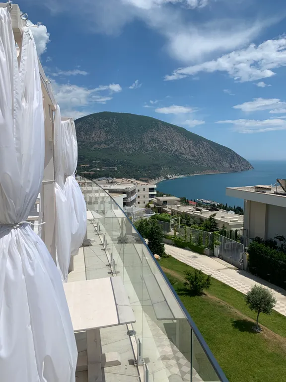 Апартамент в элитном ЖК с прямым панорамным видом на море и бассейном