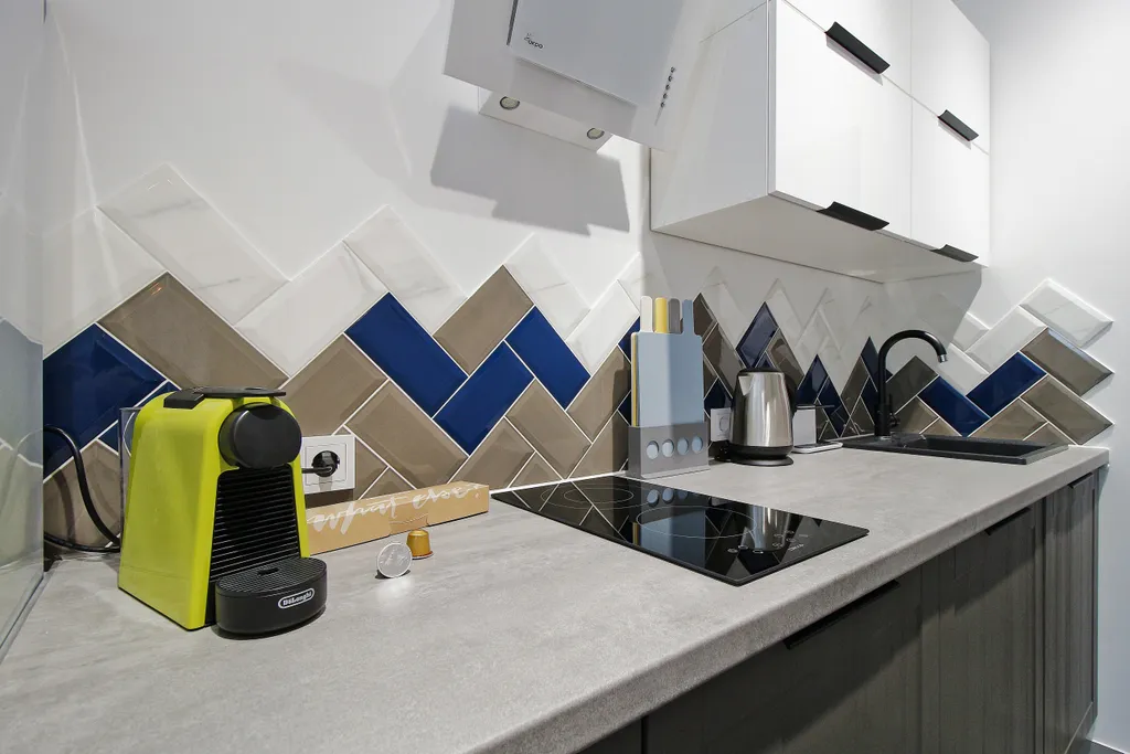 Студия с панорамными окнами в центре