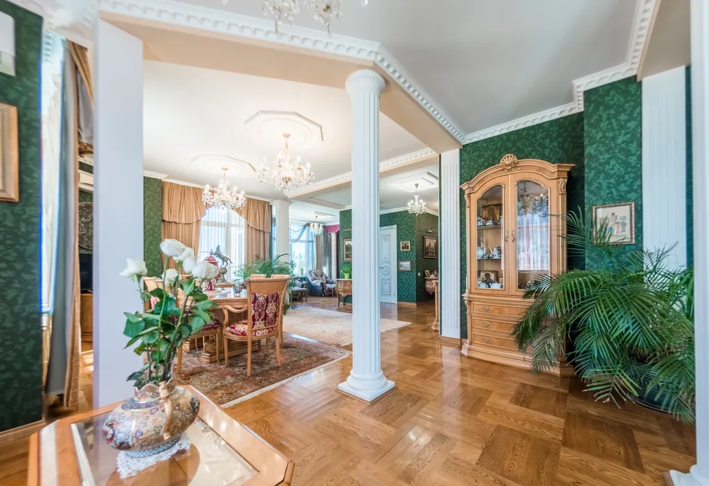 Пентхаус с бассейном и видом на море