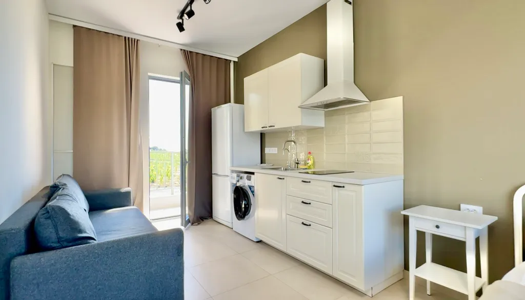 Часть дома с бассейном недалеко от моря Отрадное Ялта