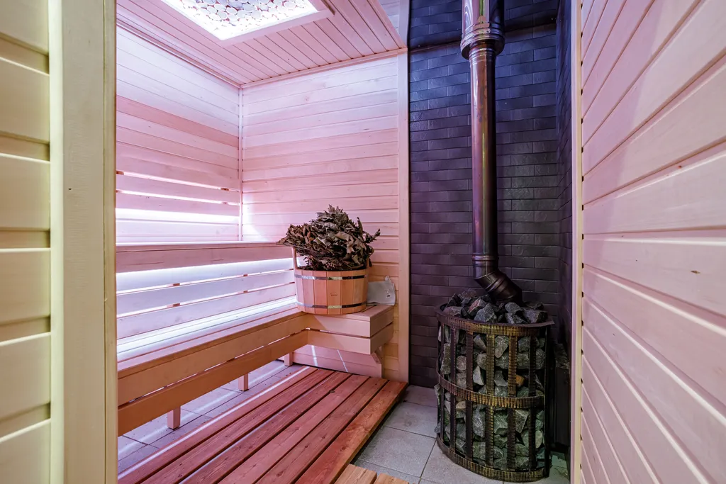 Дом на берегу реки