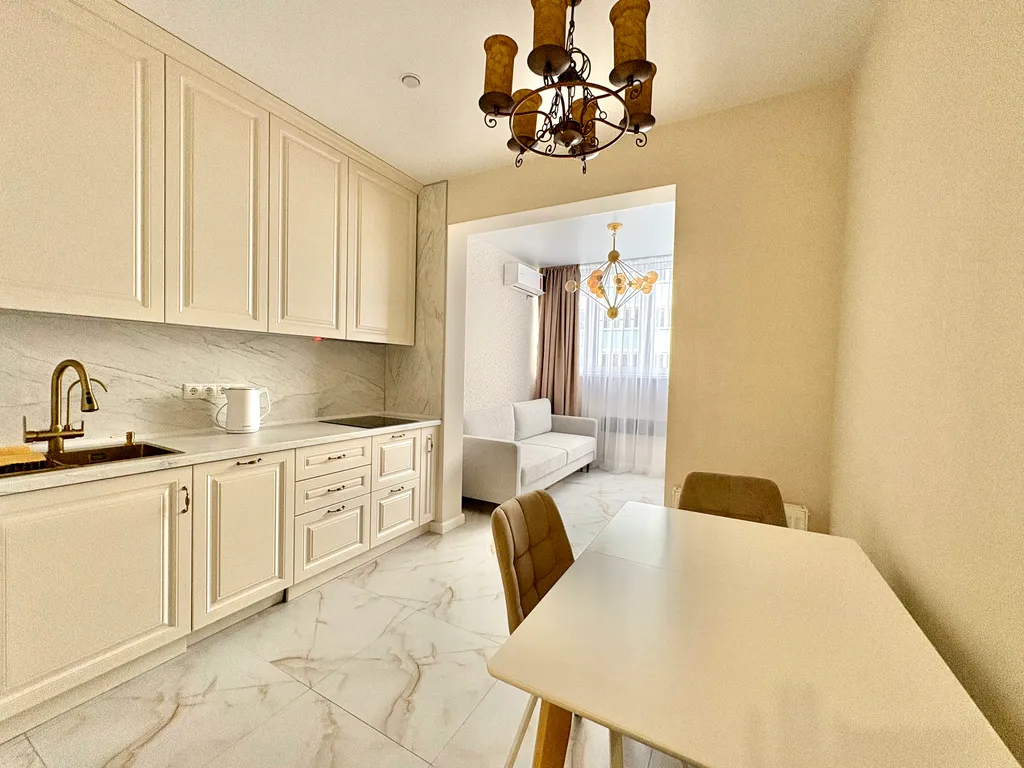 Шикарная новая евротрехкомнатная квартира с парковкой — аренда посуточно в Краснодар