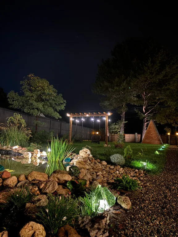 Дом афрейм с видом на горы и пруд