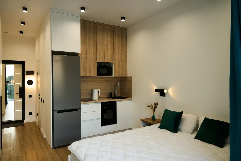 Новая студия с видом на море и дизайнерским ремонтом