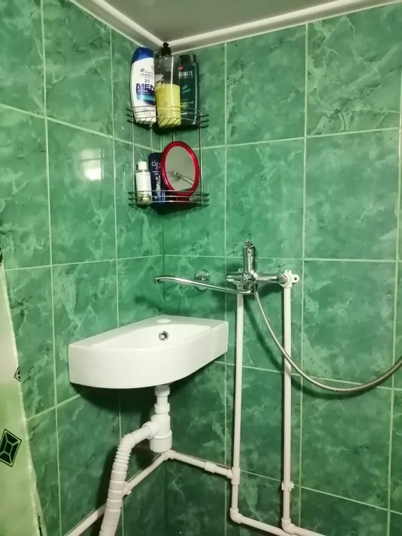 Домик в тихом месте возле горной реки