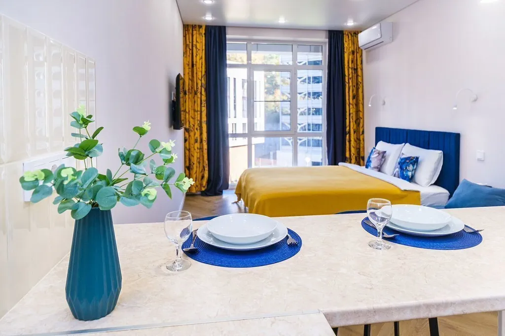 Дизайнерская светлая студия для 3 человек