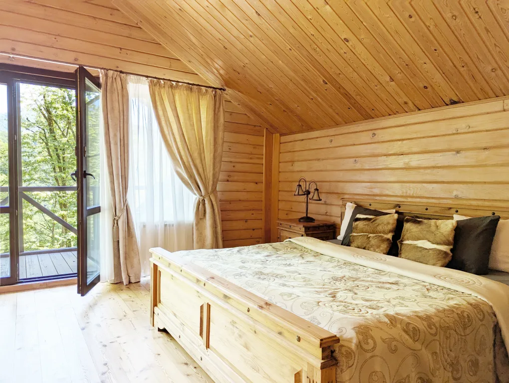 Сруб в заповедном лесу