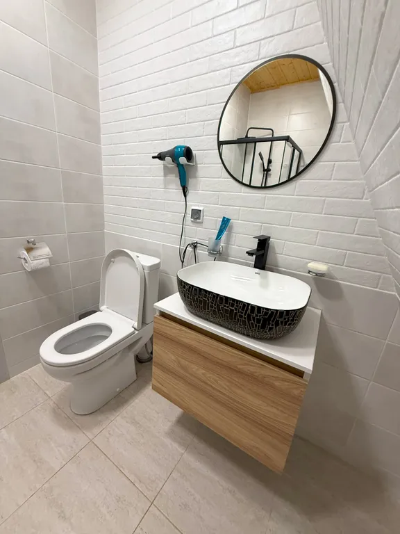 А-фрейм шалаш у леса