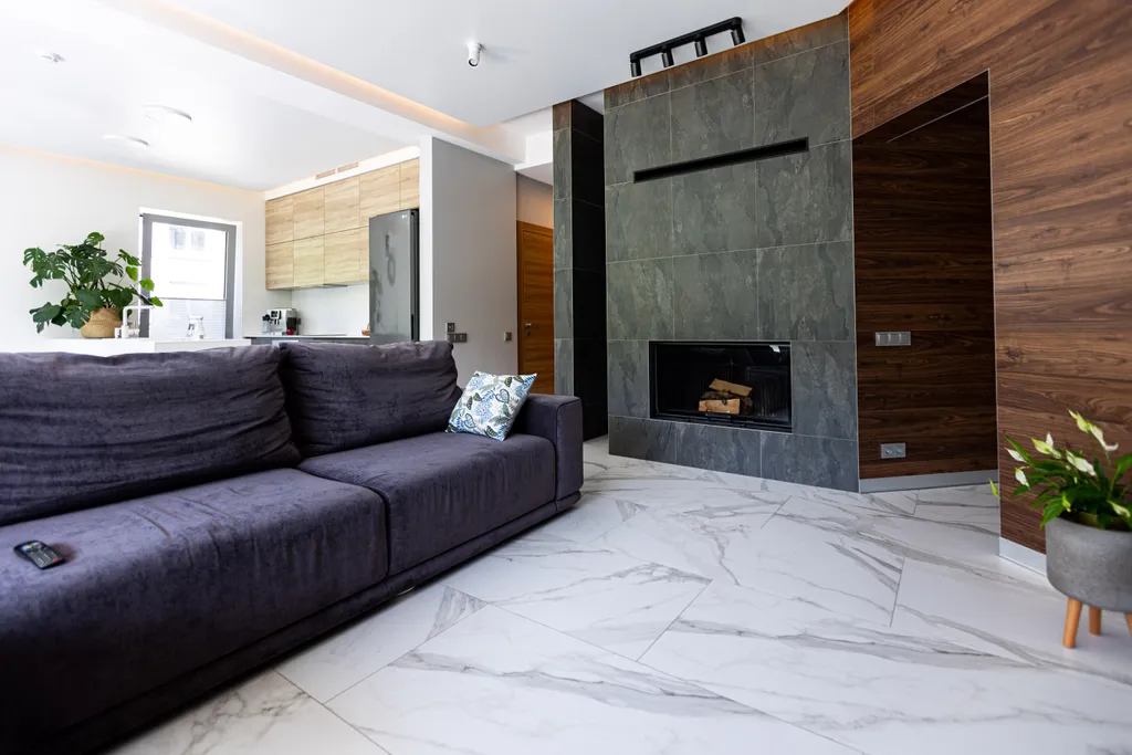 Просторная квартира с живым камином и видом на горы