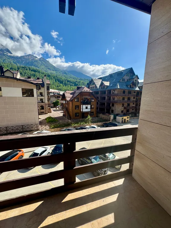 Светлая уютная студия с видом на горы